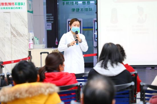 图为医院以“关爱您的乳房健康”为主题举行门诊大讲堂。梁钦卿 摄 图为医院以“关爱您的乳房健康”为主题举行门诊大讲堂。梁钦卿 摄