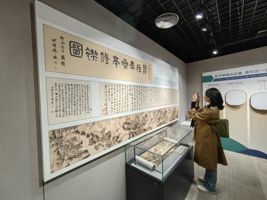 图为“追寻晴皋——一位清代诗书画名家与重庆的故事”展览。 杨梦逸 摄 图为“追寻晴皋——一位清代诗书画名家与重庆的故事”展览。 杨梦逸 摄