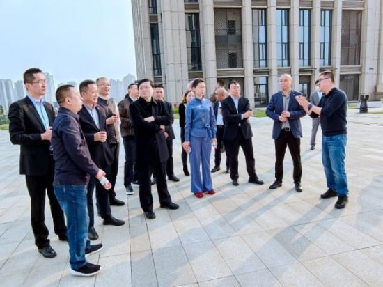 ������һ�вι�ɽ���ܲ����ء� ������ ��