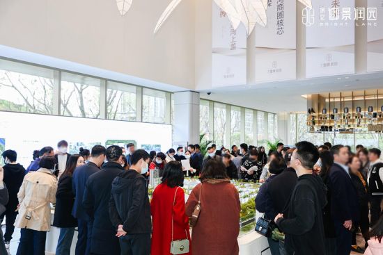 图为保亿·御景润园示范区及生活体验中心现场。保亿·御景润园 供图 图为保亿·御景润园示范区及生活体验中心现场。保亿·御景润园 供图