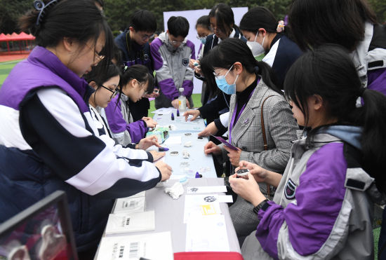 鲁能巴蜀中学校服图片图片