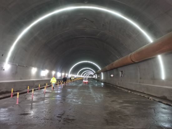 图为巴岳山隧道已贯通部分。中交一公局集团驻渝项目 供图 图为巴岳山隧道已贯通部分。中交一公局集团驻渝项目 供图