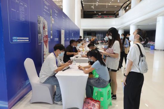 图为招聘会现场。重庆市人力社保局供图 图为招聘会现场。重庆市人力社保局供图