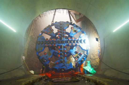 图为重庆地铁4号线西延伸段“红岩号”TBM顺利始发。中国电建供图 图为重庆地铁4号线西延伸段“红岩号”TBM顺利始发。中国电建供图