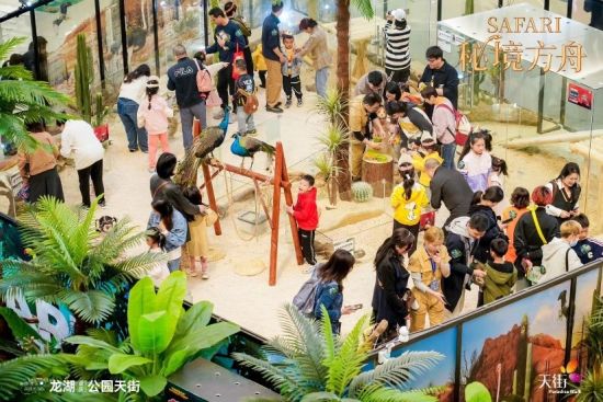 图为展览现场。龙湖重庆公园天街供图 图为展览现场。龙湖重庆公园天街供图