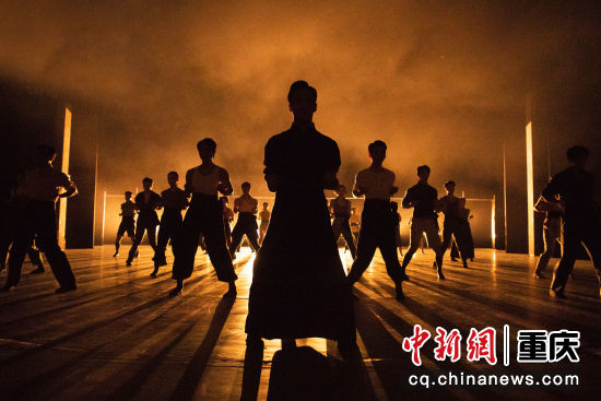 图为舞剧《咏春》剧照。重庆大剧院供图 图为舞剧《咏春》剧照。重庆大剧院供图