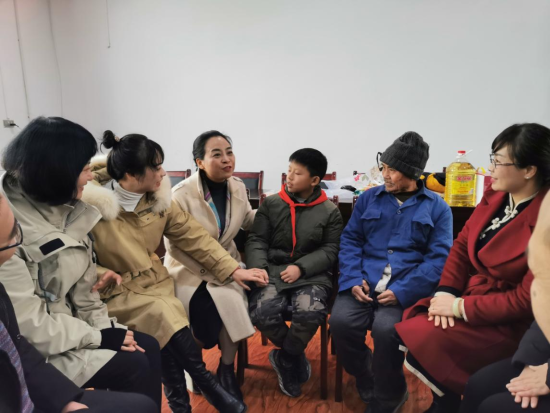 图为南川区女企业家商会开展爱心公益活动。南川区委统战部供图 图为南川区女企业家商会开展爱心公益活动。南川区委统战部供图