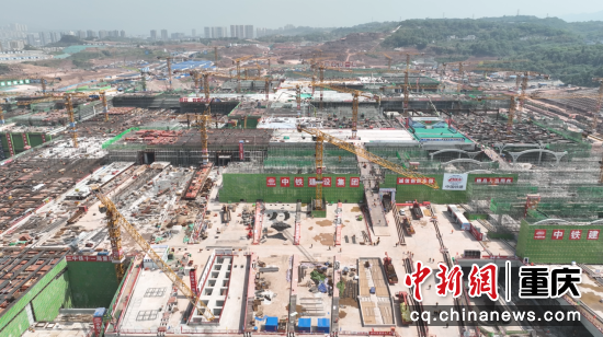 图为航拍重庆东站建设现场。中铁建设集团有限公司供图 图为航拍重庆东站建设现场。中铁建设集团有限公司供图