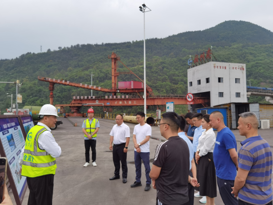 ͼΪ������һ���ڿ��ݸ۵��С�������ίͳս����ͼ