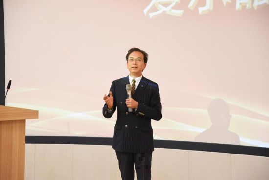图为爱尔眼科重庆特区CEO陈茂盛。主办方供图 图为爱尔眼科重庆特区CEO陈茂盛。主办方供图