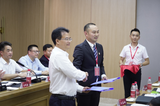 图为江津新专联和合江新联会签订友好合作协议。江津区委统战部供图 图为江津新专联和合江新联会签订友好合作协议。江津区委统战部供图