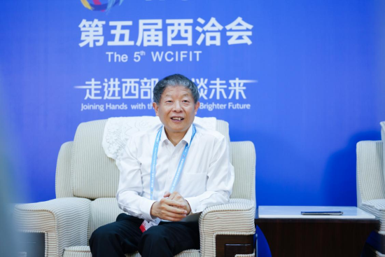 海扶医疗董事长在西洽会新闻中心接受记者采访。海扶医疗供图 海扶医疗董事长在西洽会新闻中心接受记者采访。海扶医疗供图