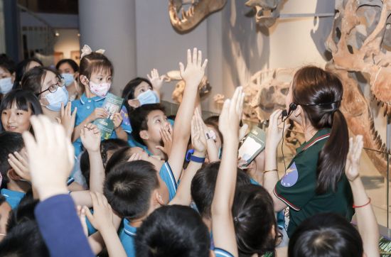 重庆自然博物馆开展“科学之夜”。重庆自然博物馆供图 重庆自然博物馆开展“科学之夜”。重庆自然博物馆供图