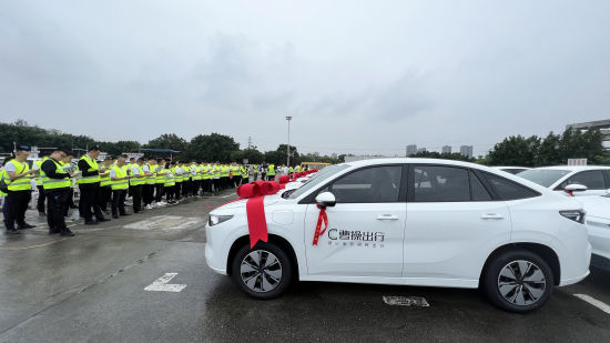 图为吉利曹操60车型重庆首发仪式。肖江川 摄 图为吉利曹操60车型重庆首发仪式。肖江川 摄