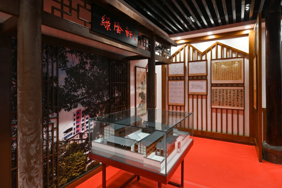 7月8日,重庆市彭水县在蚩尤九黎城举行黄庭坚文化展示馆揭牌仪式。图为馆内展示的“绿荫轩”微缩模型。“绿荫轩”为黄庭坚谪黔州后所建。中新社记者 何蓬磊 摄 7月8日,重庆市彭水县在蚩尤九黎城举行黄庭坚文化展示馆揭牌仪式。图为馆内展示的“绿荫轩”微缩模型。“绿荫轩”为黄庭坚谪黔州后所建。中新社记者 何蓬磊 摄