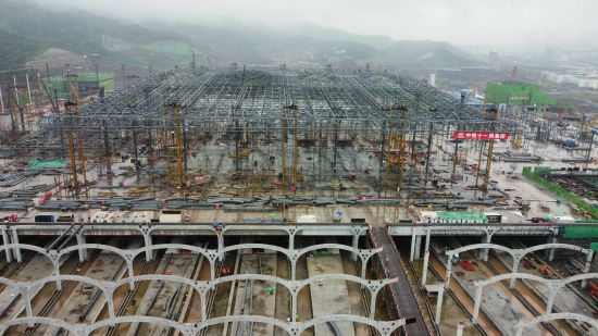 图为重庆东站建设现场。张旭 摄 图为重庆东站建设现场。张旭 摄