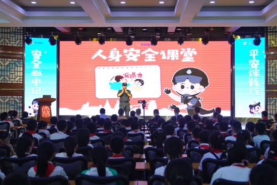 图为活动现场。周毅 摄 图为活动现场。周毅 摄