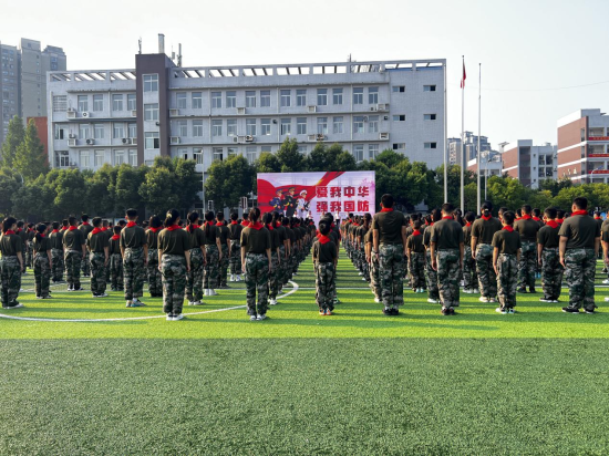 图为铜梁一中学子参加军训。铜梁区委宣传部 供图 图为铜梁一中学子参加军训。铜梁区委宣传部 供图