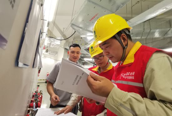重庆：消防与电力联合开展“除险清患”专项行动  筑高层建筑“防火墙”(图2)