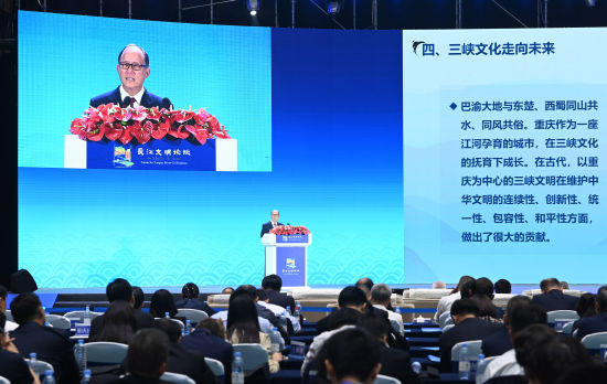 图为重庆师范大学原副校长、教授李禹阶在2023长江文明论坛上详解“三峡文化”。中新网记者陈超摄 图为重庆师范大学原副校长、教授李禹阶在2023长江文明论坛上详解“三峡文化”。中新网记者陈超摄