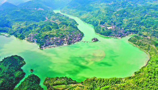 图为河湾山寨全景。 段成军 摄 图为河湾山寨全景。 段成军 摄