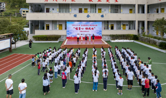 重庆市儿童活动中心开展“暖童心 伴成长”关爱服务下基层活动(图1)