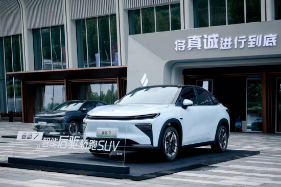 图为智能后驱轿跑SUV睿蓝7。睿蓝汽车供图 图为智能后驱轿跑SUV睿蓝7。睿蓝汽车供图