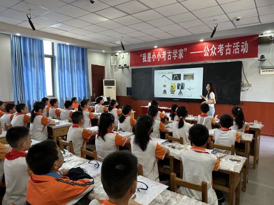 “我是小小考古学家”活动走进彭水县第四小学校(图1)