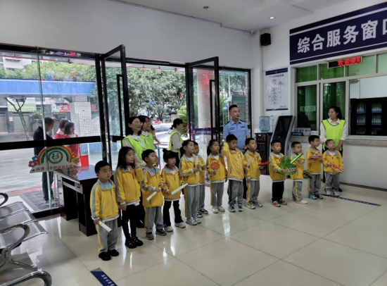 图为活动现场。 云阳公安供图 图为活动现场。 云阳公安供图