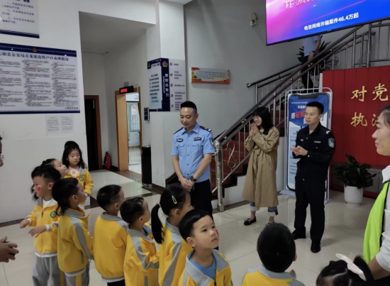 图为活动现场。 云阳公安供图 图为活动现场。 云阳公安供图