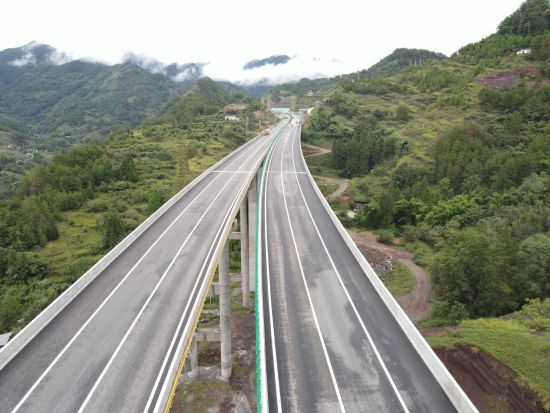 云阳南溪至县城快速通道项目顺利通车(图2)