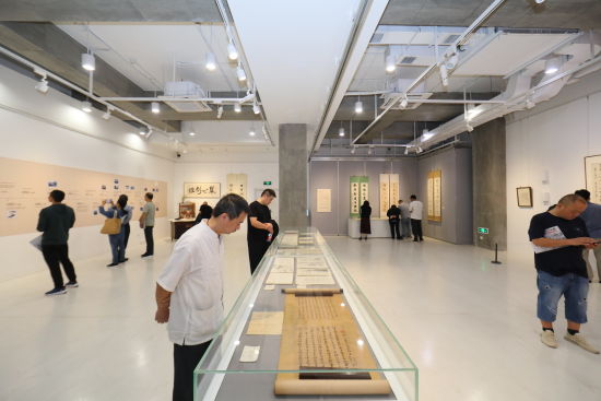 纪念许伯建先生诞辰一百一十周年翰墨展在王琦美术博物馆展出(图1)