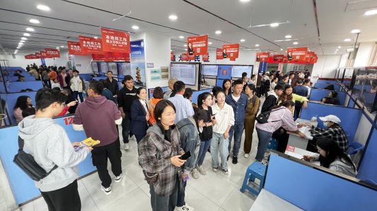 重庆：高校毕业生秋季招聘市级示范活动在万州举行(图1)