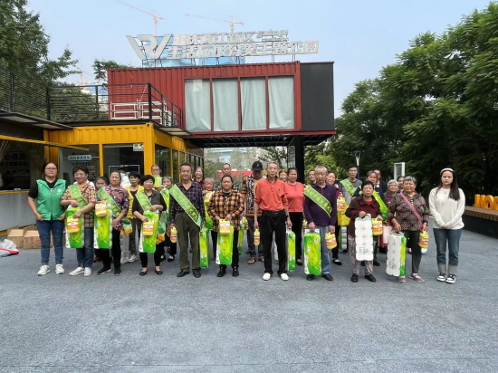图为表彰现场。金山街道供图 图为表彰现场。金山街道供图