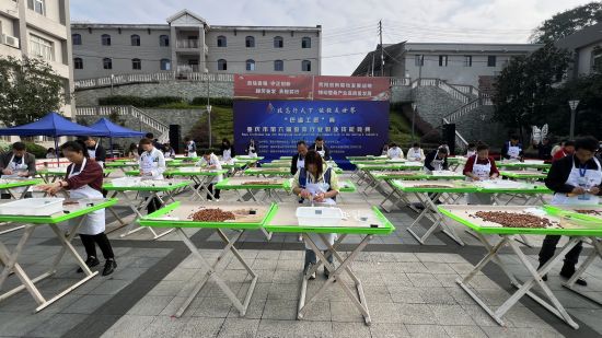 种桑养蚕学问大 重庆举行蚕桑行业职业技能竞赛(图2)