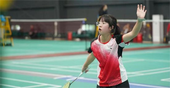 2023“广电文体杯”重庆市青少年羽毛球赛举行(图2)