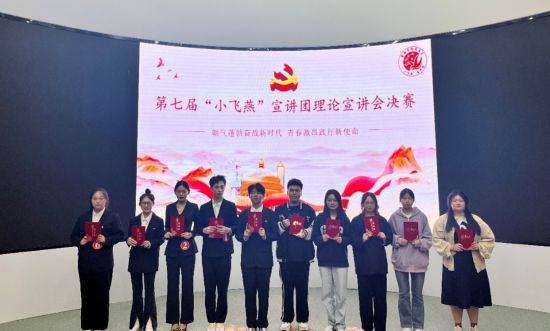 图为参赛选手现场合影。 派斯学院供图 图为参赛选手现场合影。 派斯学院供图