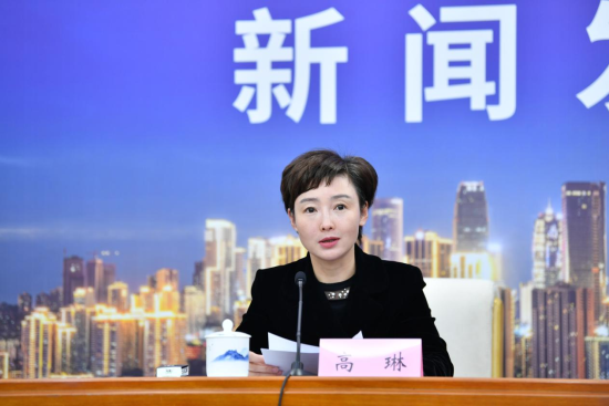 图为渝中区人民政府副区长高琳发言。主办方供图 图为渝中区人民政府副区长高琳发言。主办方供图