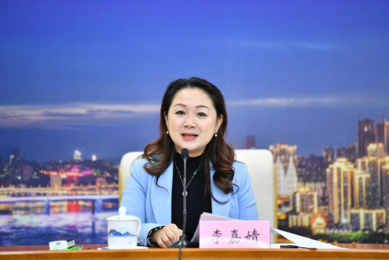 图为渝中区文化和旅游发展委员会主任李嘉婧发言。主办方供图 图为渝中区文化和旅游发展委员会主任李嘉婧发言。主办方供图