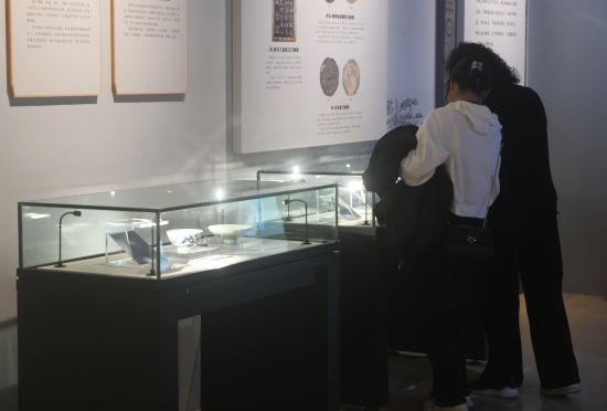 重庆中国三峡博物馆举办馆藏文物廉洁故事展(图1)