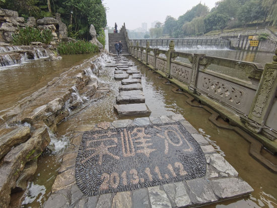 重庆：荣峰河畔的幸福生活(图1)