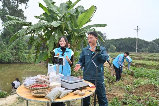 社邮合作“穿针引线”  绣出江津“惠民有感”新篇章(图2)