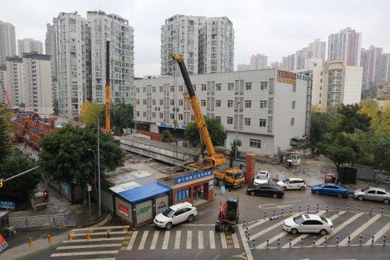 重庆轨道交通15号线一期新进展 果塘路站进入主体结构施工(图1)