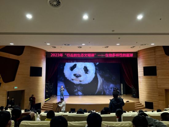 图为重庆自然博物馆开讲“行走的生态文明课”。钟旖摄 图为重庆自然博物馆开讲“行走的生态文明课”。钟旖摄