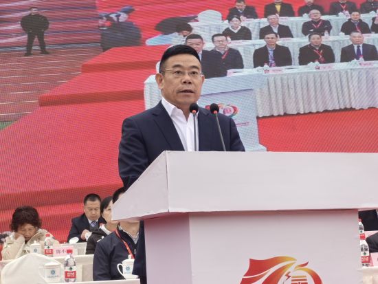 图为国网重庆市电力公司党委书记、董事长周雄致辞。王德良 摄 图为国网重庆市电力公司党委书记、董事长周雄致辞。王德良 摄
