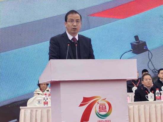 图为重庆市教委副主任杨卫军致辞。陈燕华 摄 图为重庆市教委副主任杨卫军致辞。陈燕华 摄