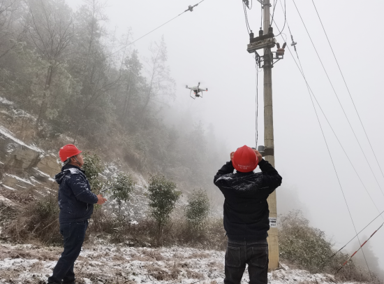 重庆开州针对10千伏线路开展雪后特巡