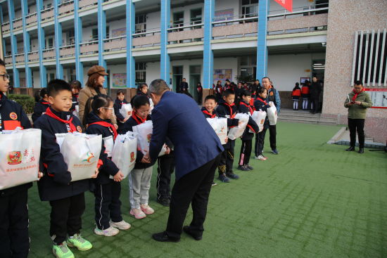 ͼΪ��������Э�����ս��Ϊͭ������һʵ��Сѧ����Ӷ�Ա��������װ�������� ��