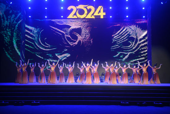 图为重庆大学2024新年晚会现场。周毅摄 图为重庆大学2024新年晚会现场。周毅摄