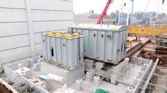 图为通过液压顶推方式推移变压器至3号主变C相基础,川渝特高压铜梁站第一台主体变压器顺利就位。郑涪文 摄 图为通过液压顶推方式推移变压器至3号主变C相基础,川渝特高压铜梁站第一台主体变压器顺利就位。郑涪文 摄
